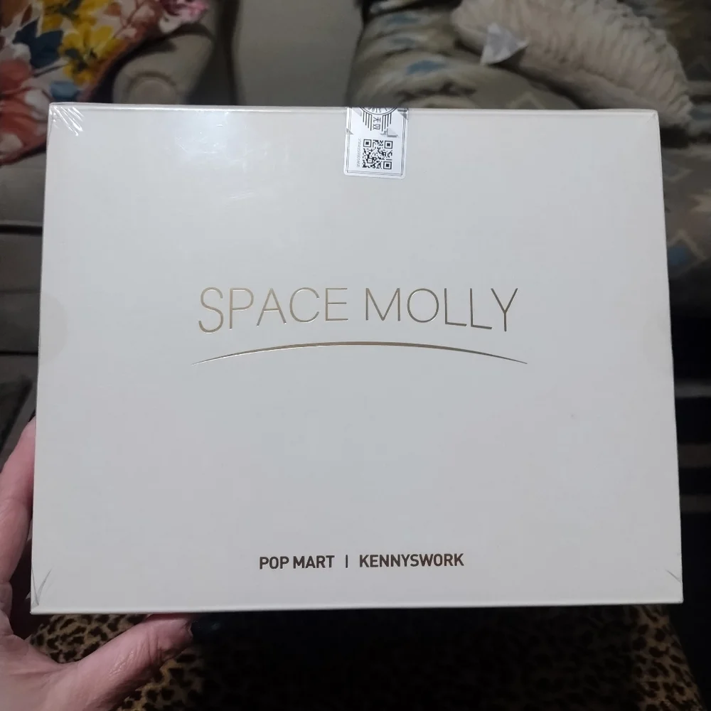 Pop Mart- Mega Space Molly 400%- Soft Drink Series Manhattan